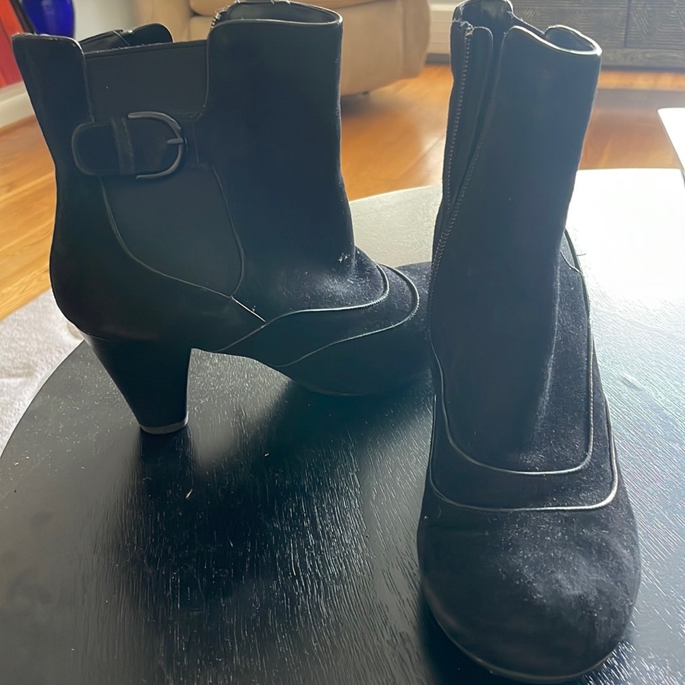 Clarks Bendables Black 3” Heel Ankle Boots Elastic at Ankle Womens 8.5